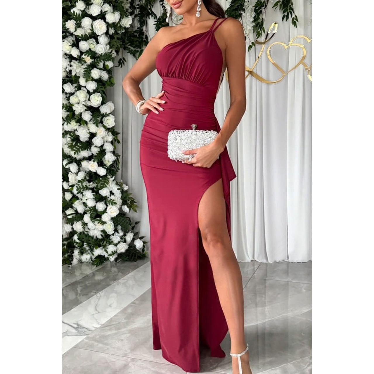 Vestido con pierna abierta