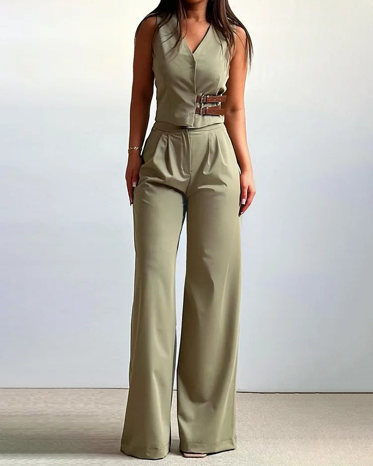 Traje casual con top en forma de V