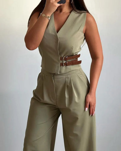 Traje casual con top en forma de V