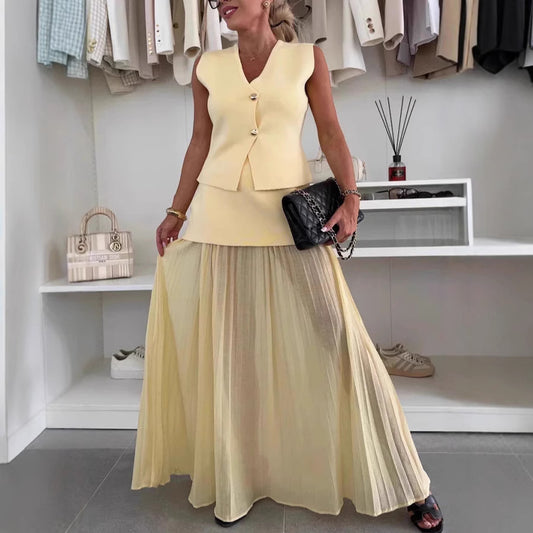 Conjunto con Falda y Chaleco