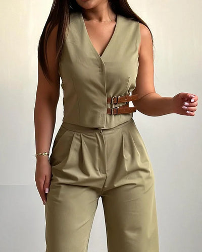 Traje casual con top en forma de V