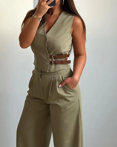 Traje casual con top en forma de V